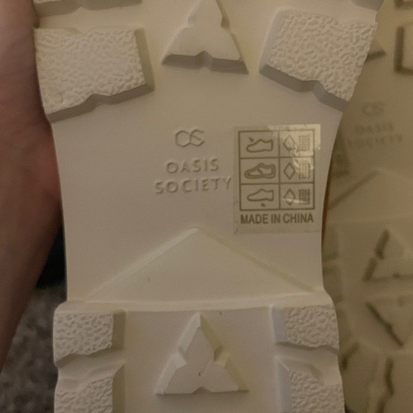 Oasis Society Cream Winter Boots with Textured Sole - Picture 2 of 8